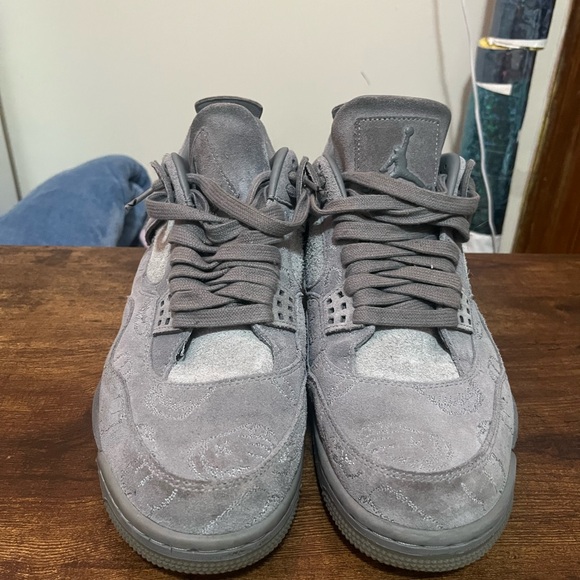 KAWS x NIKE AIR JORDAN RETRO 4
GREY SIZE 12 - Picture 1 of 5